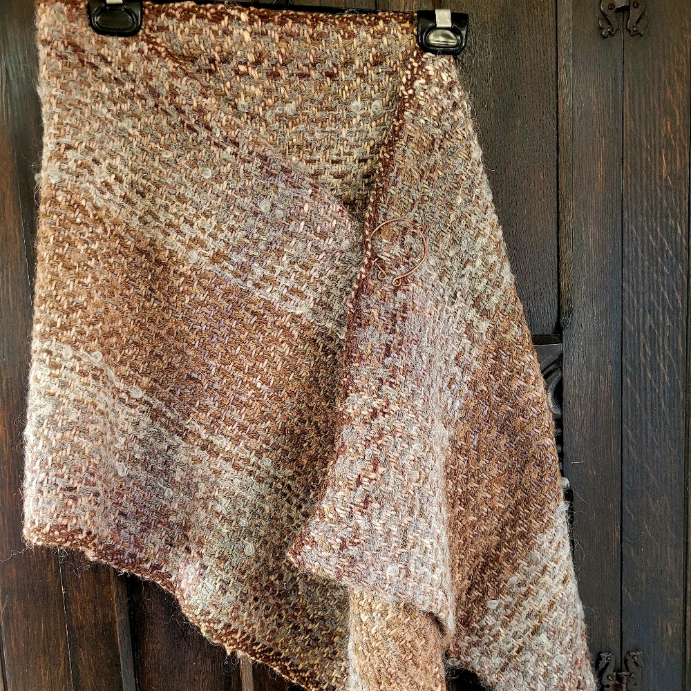 Hand-woven wrap - Picture 2 of 6